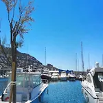 Appartement In With Beachfront View *