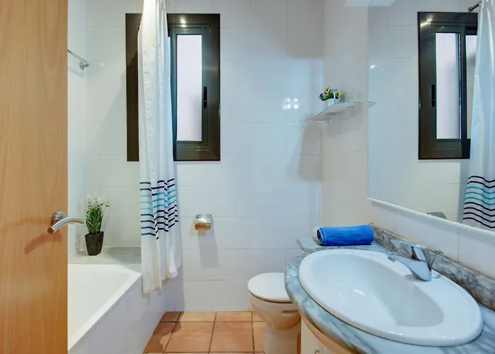 Apartamento In With Beachfront View Roses